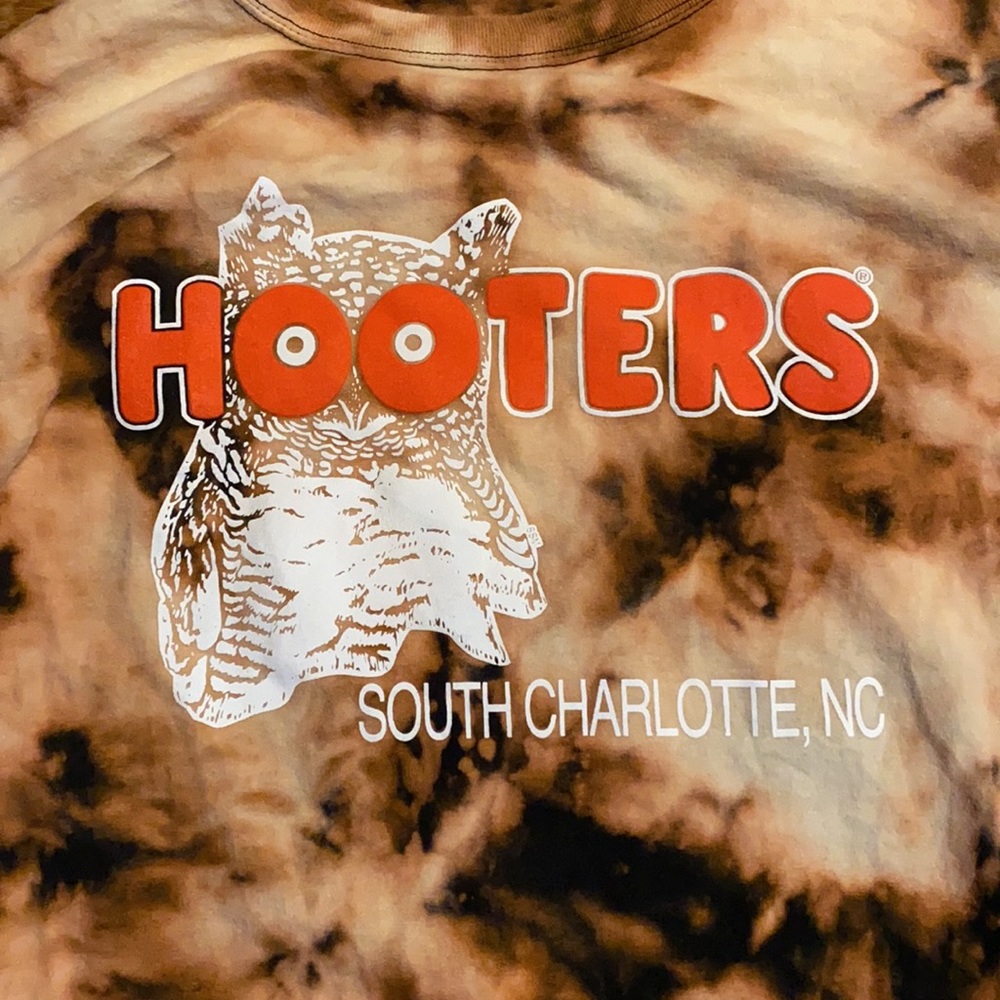 Bleach tie dye Hooters long sleeve tshirt. - Picture 2 of 4